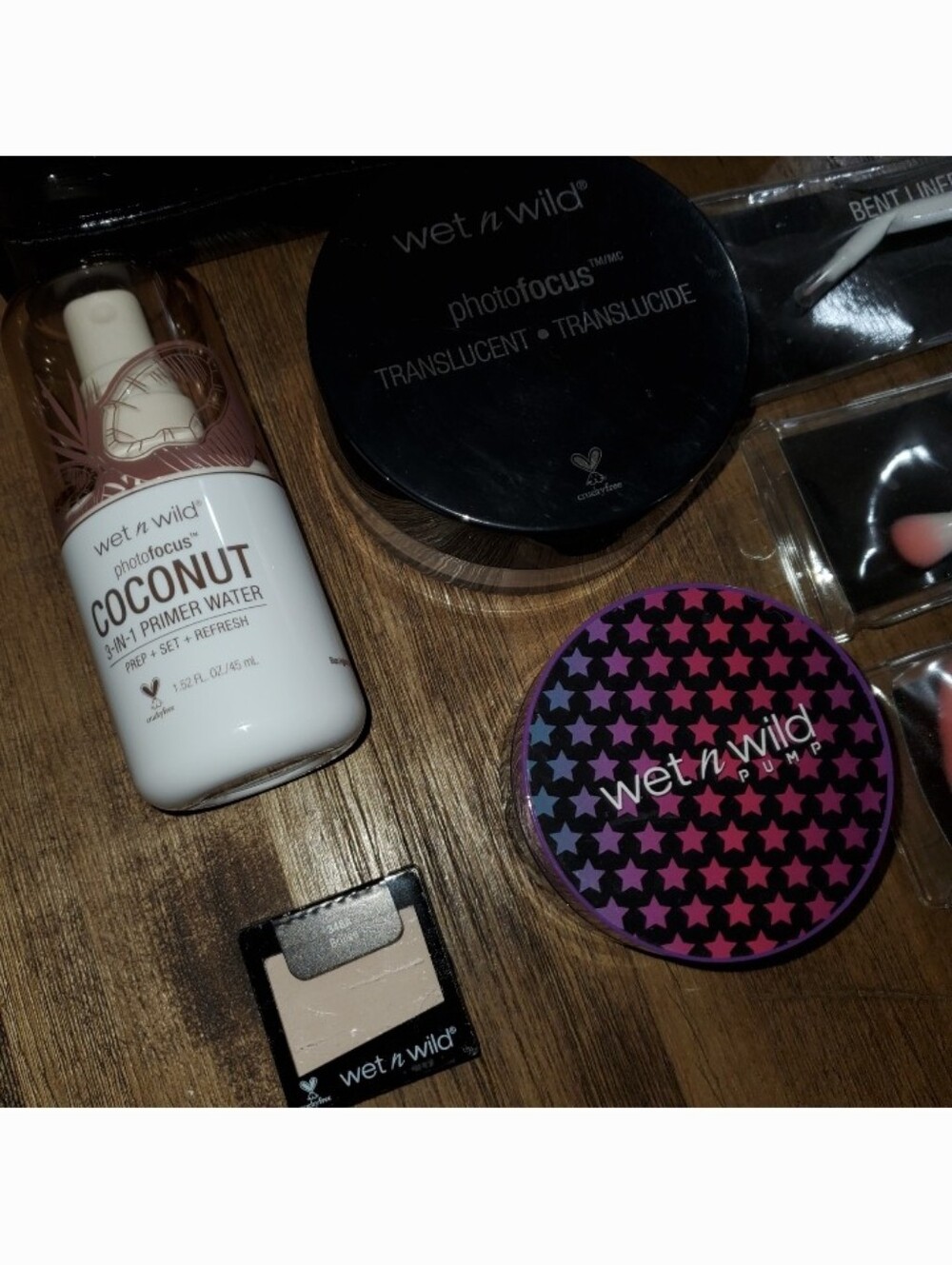 14 Wet n Wild Makeup Lot - Eyeshadow / Glitter Mask / Setting Powder / Brushes - Picture 10 of 10